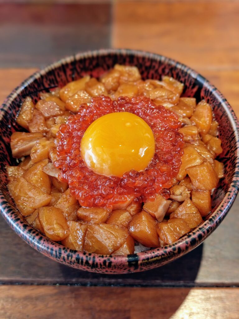 波の 渋谷東店のサーモンユッケ丼