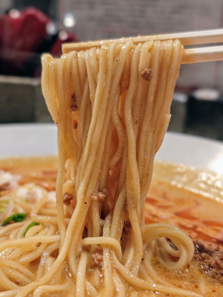 麺屋愛心TOKYO 町屋店の海老寿久担々麺の麺